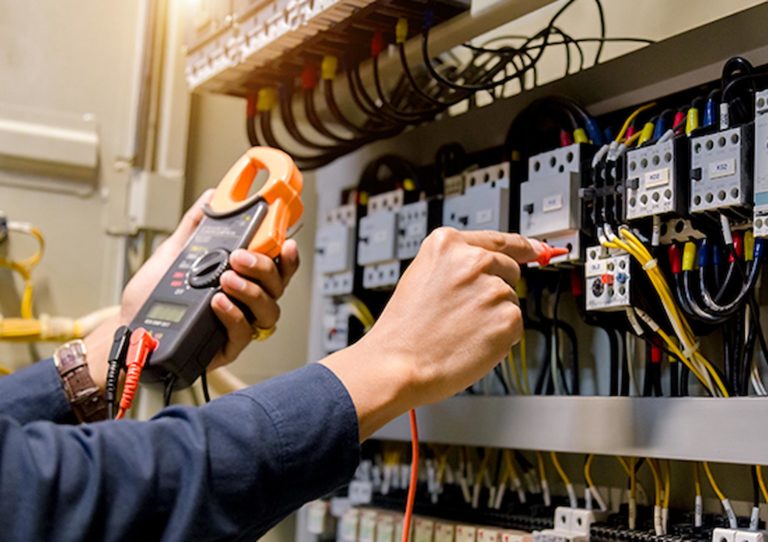 5 Signs That Indicate You Need Immediate Help From An Electrician